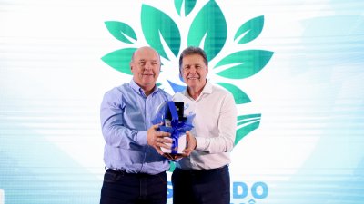 Celiomar Crestani coordenador de cereais homenageado pelos 35 anos de Cooper A1