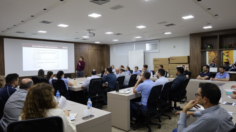 REFORMA TRIBUT&Aacute;RIA: Setores da cooperativa passam por treinamento