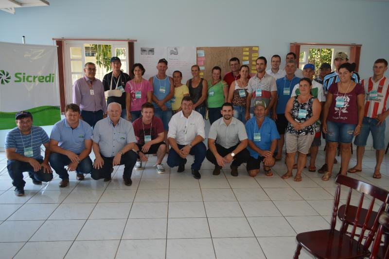 DE OLHO: 16 famílias iniciaram o curso em Pinheirinho do Vale, na semana passada