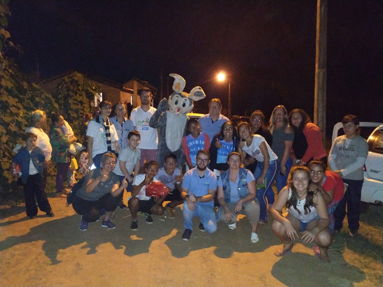 FILANTROPIA DE PÁSCOA: grupo de voluntários da Cooper A1 fez doações de brinquedos na semana passada