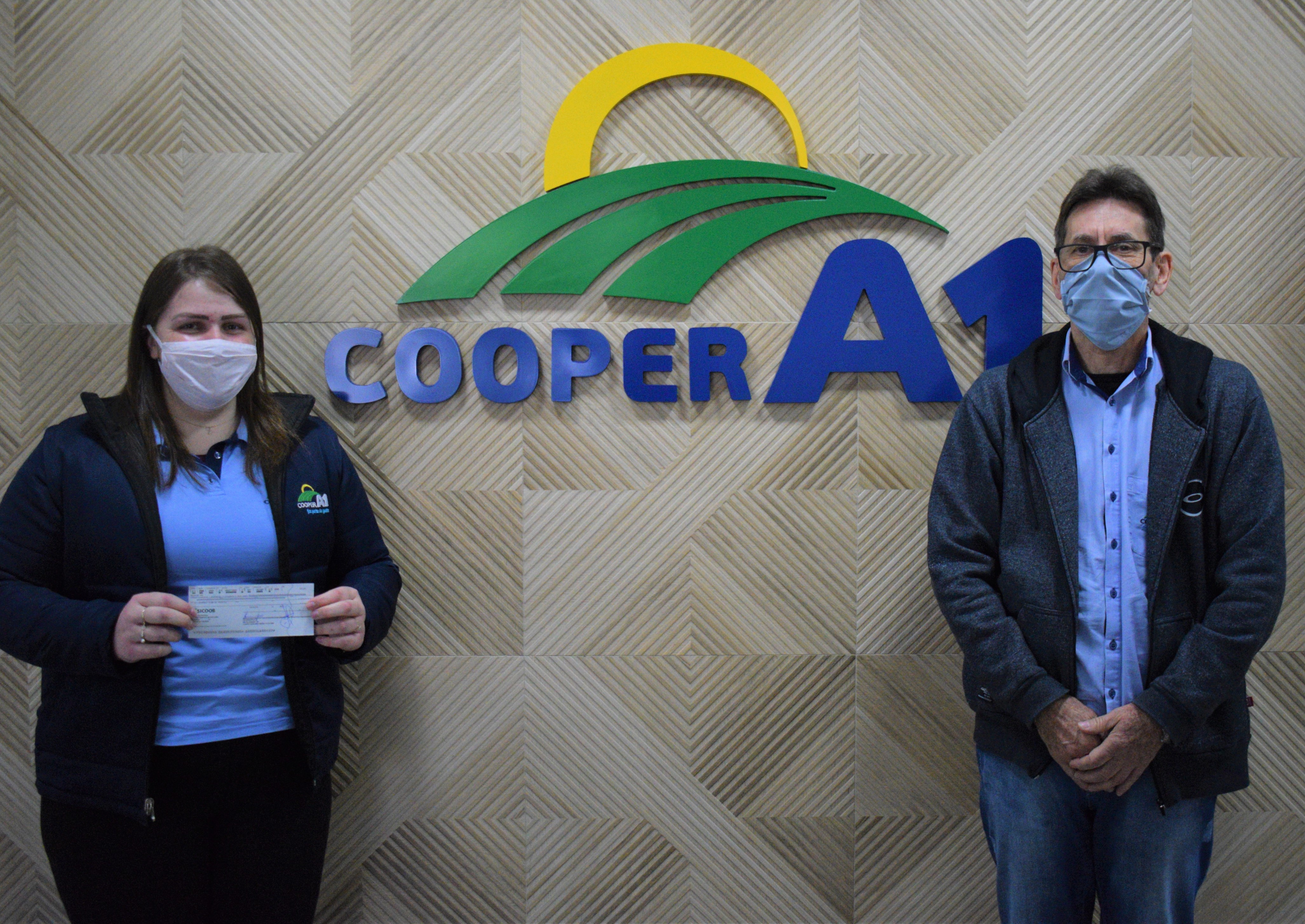 LACRE SOLIDÁRIO: GRUPO DE VOLUNTÁRIOS DA COOPER A1 REPASSOU MAIS DE 600 REAIS PARA COMPRA DE CADEIRA DE RODAS  