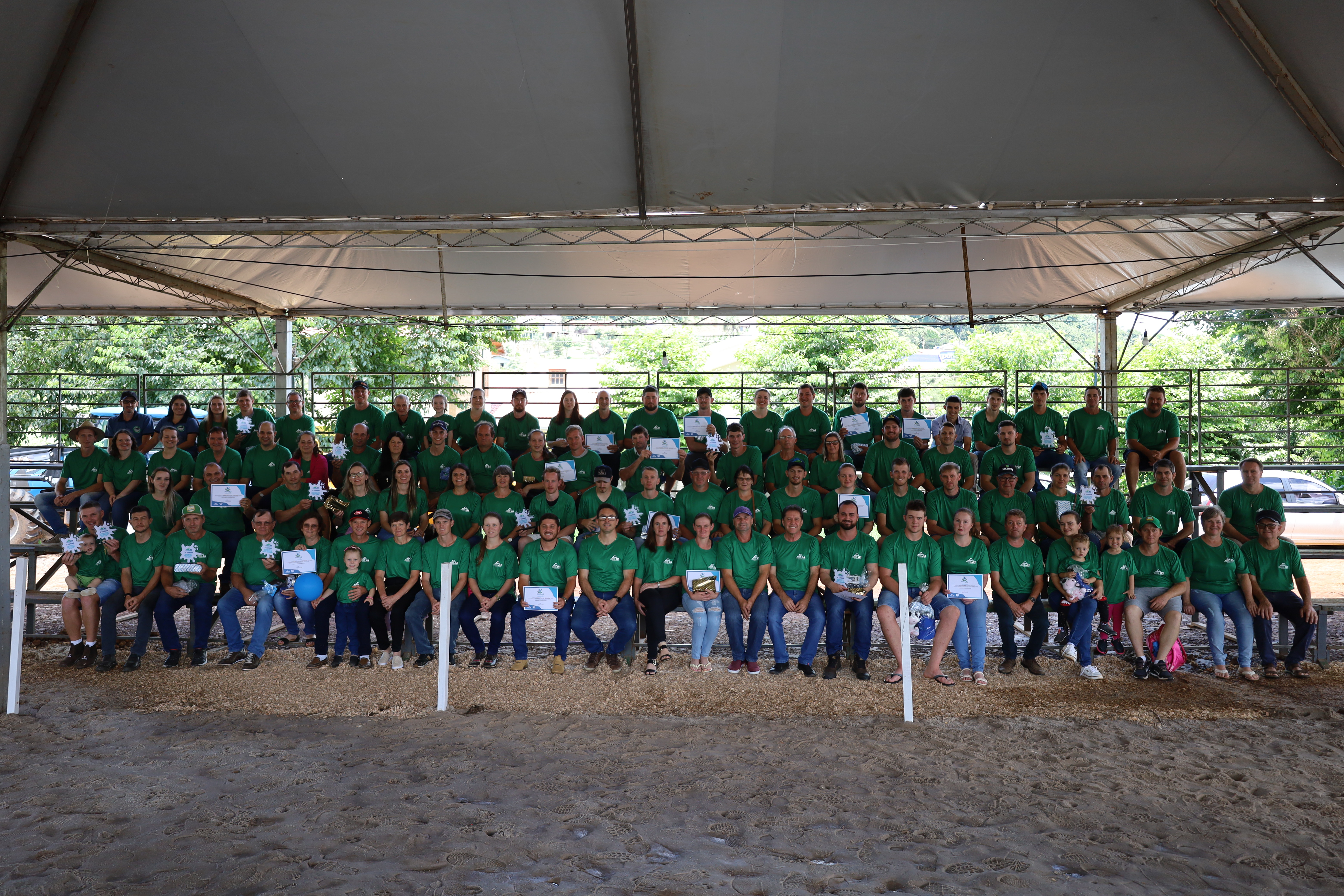 RECONHECIMENTO: Cooper A1 premia produtores destaques na bovinocultura de leite de SC