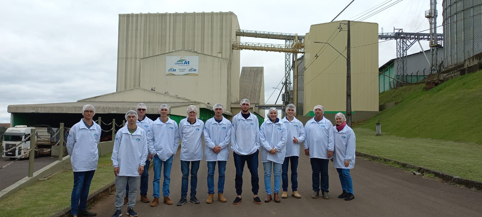 NUTRI A1: Produtores da Cooper A1 conhecem as fábricas de rações