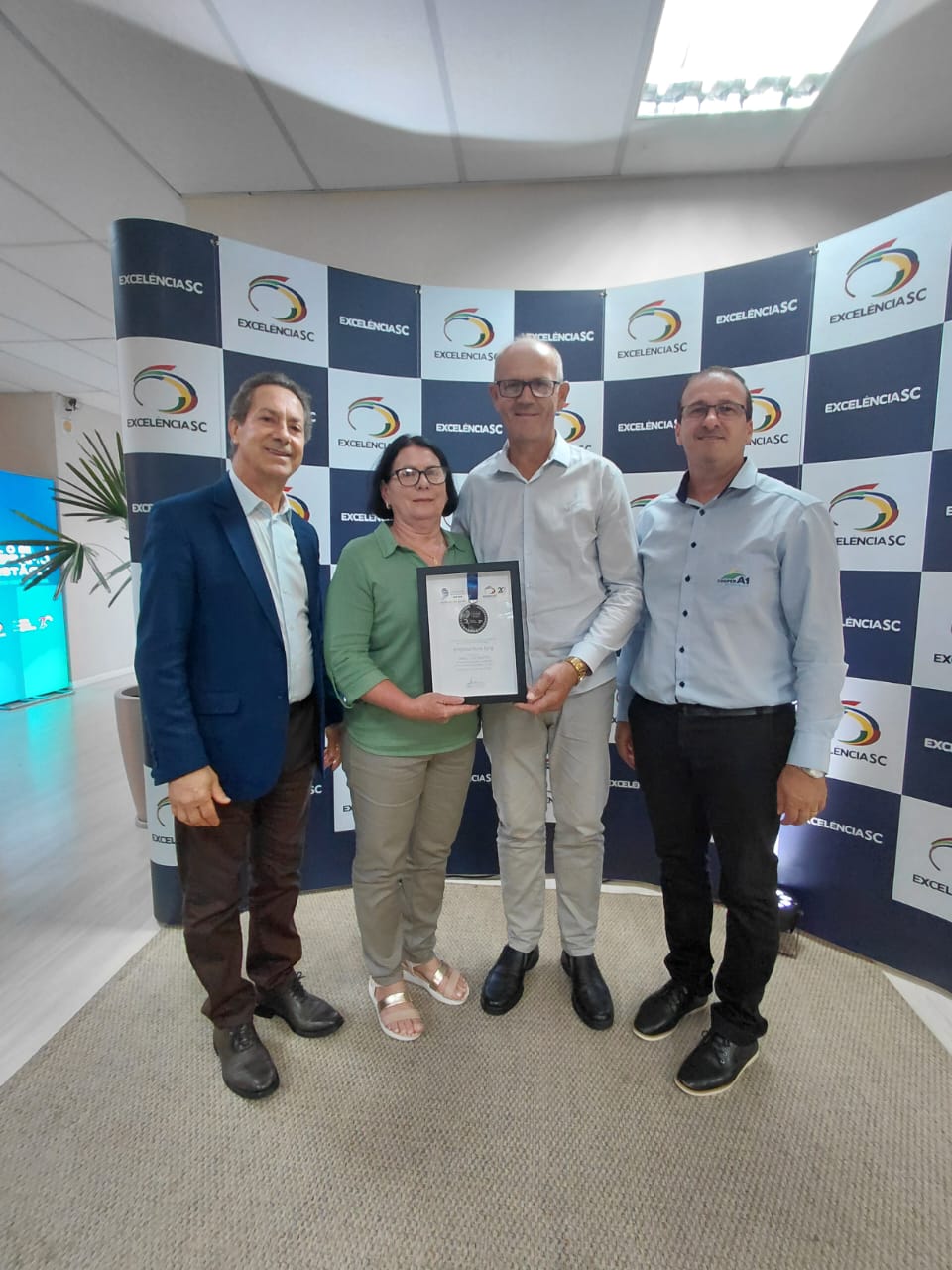 MELHOR DO ESTADO: Família Eyng recebe prêmio de Excelência SC 